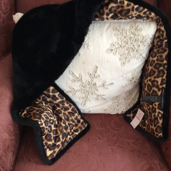 NWT faux leopard reverse stole WHBM - Picture 6 of 6